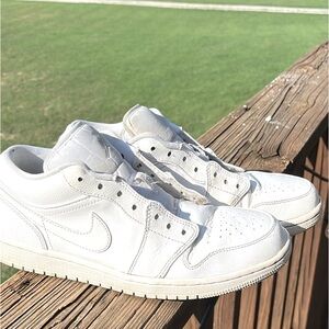Triple white Jordan 1 low size 8